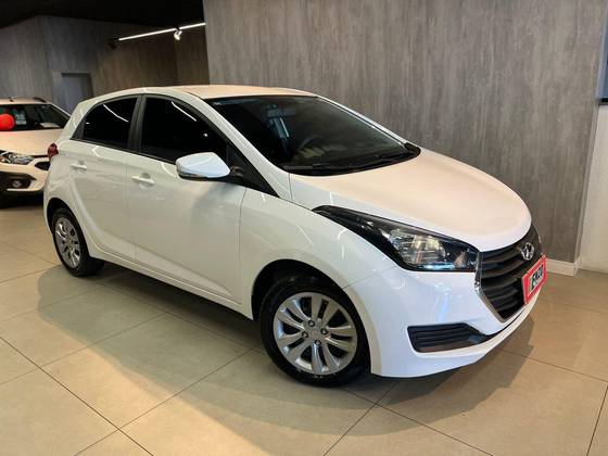 HYUNDAI HB20S 1.6 COMFORT PLUS 16V FLEX 4P AUTOMÁTICO HYUNDAI HB20S 1.6 COMFORT PLUS 16V FLEX 4P AUTOMÁTICO